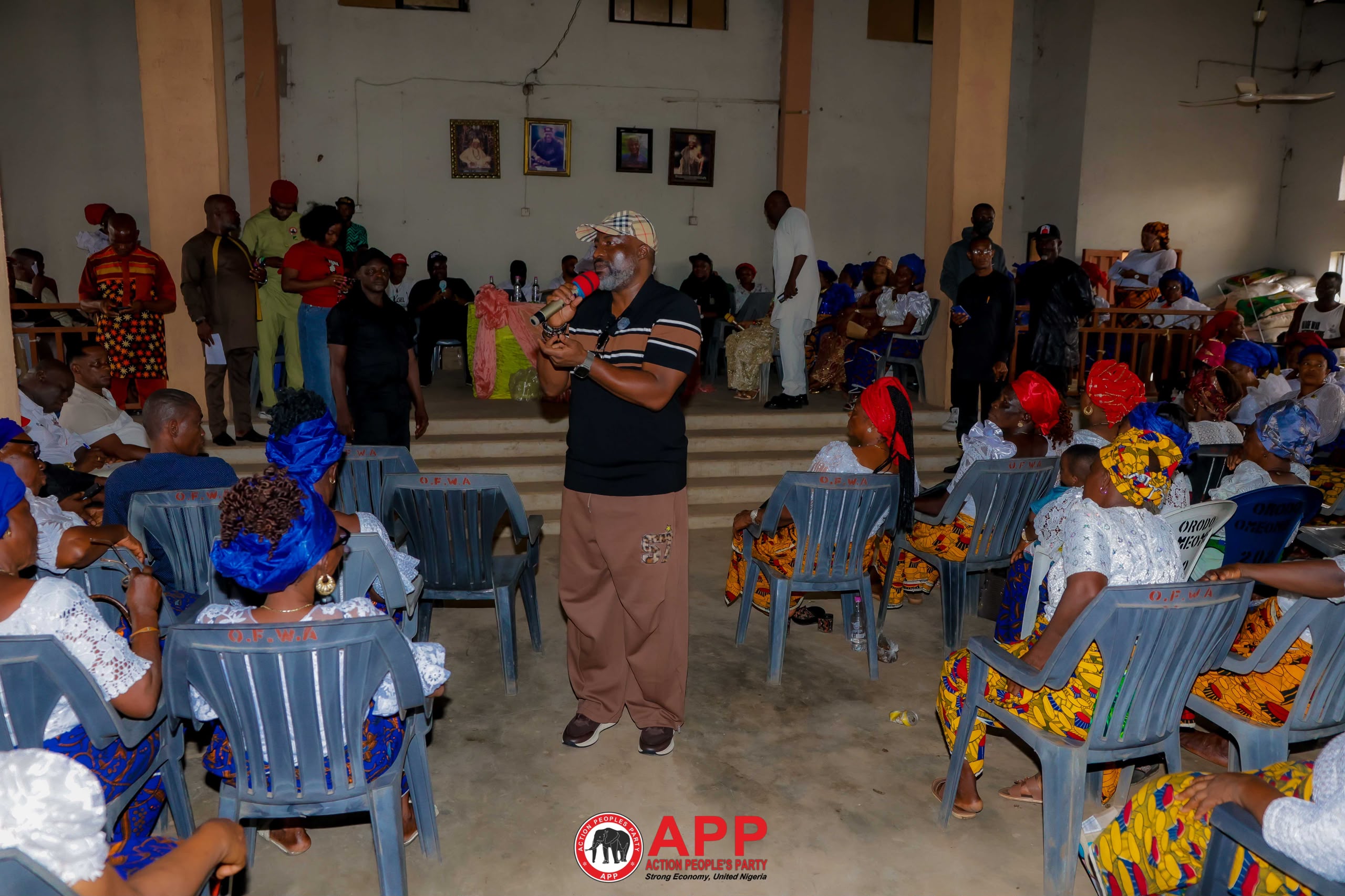 Dr Amadi at Orodo, Mbaitoli Women's August Meeting