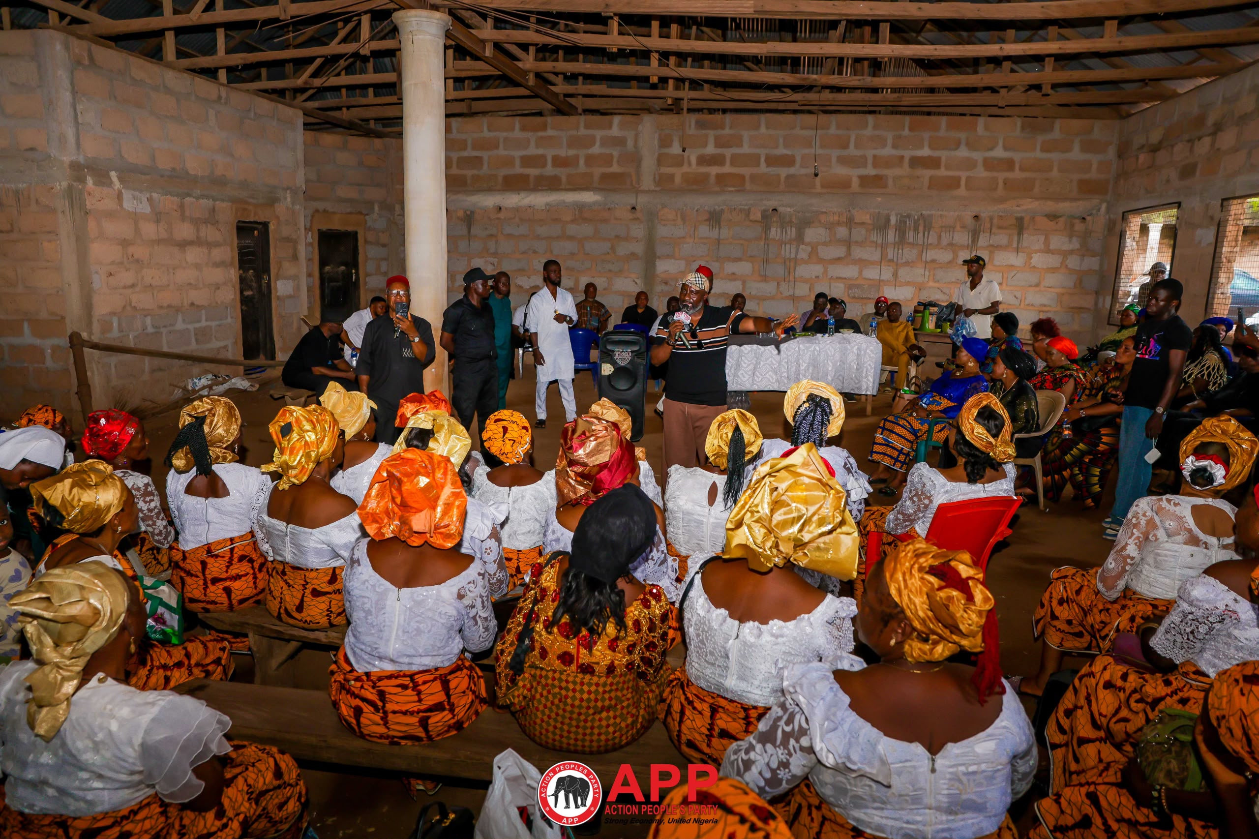 Dr Amadi at Okirika-Nweke, Ahiazu Mbaise Women's August Meeting 
