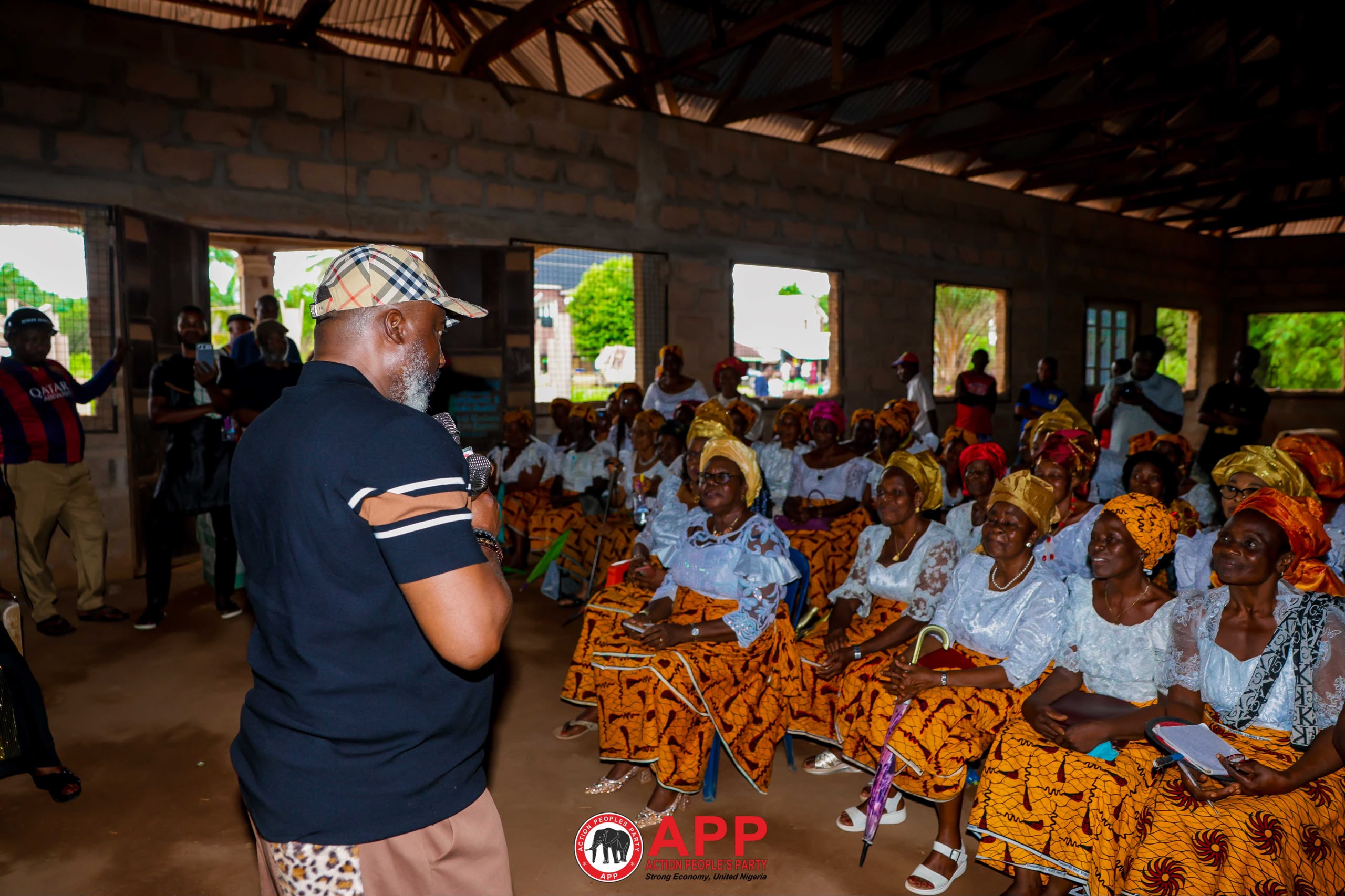 Dr Amadi at Okirika-Nweke, Ahiazu Mbaise Women's August Meeting 