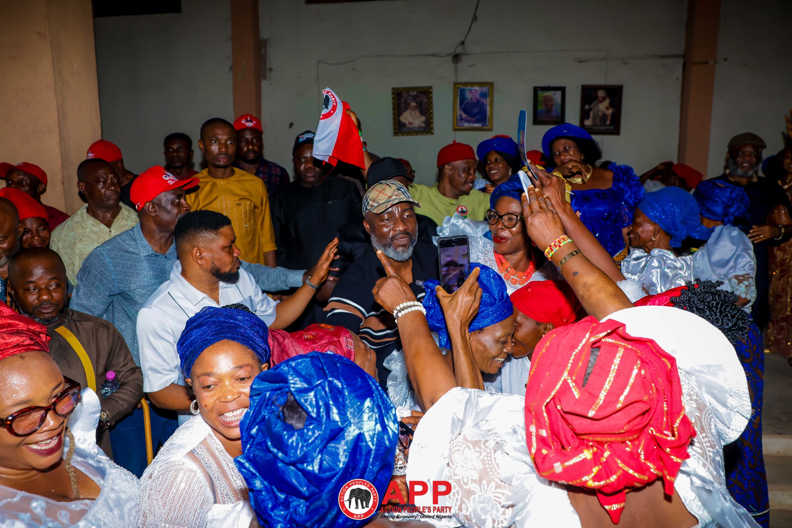 DR CHIMA MATTHEW AMADI DECRIES GOVERNMENT FAILURE AS IMO WOMEN TAKE ON COMMUNITY PROJECTS — photo 9