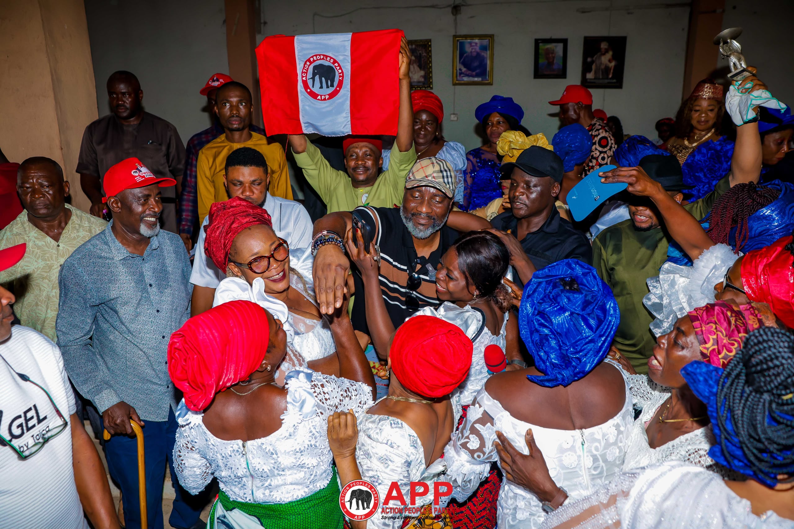 DR CHIMA MATTHEW AMADI DECRIES GOVERNMENT FAILURE AS IMO WOMEN TAKE ON COMMUNITY PROJECTS — photo 3