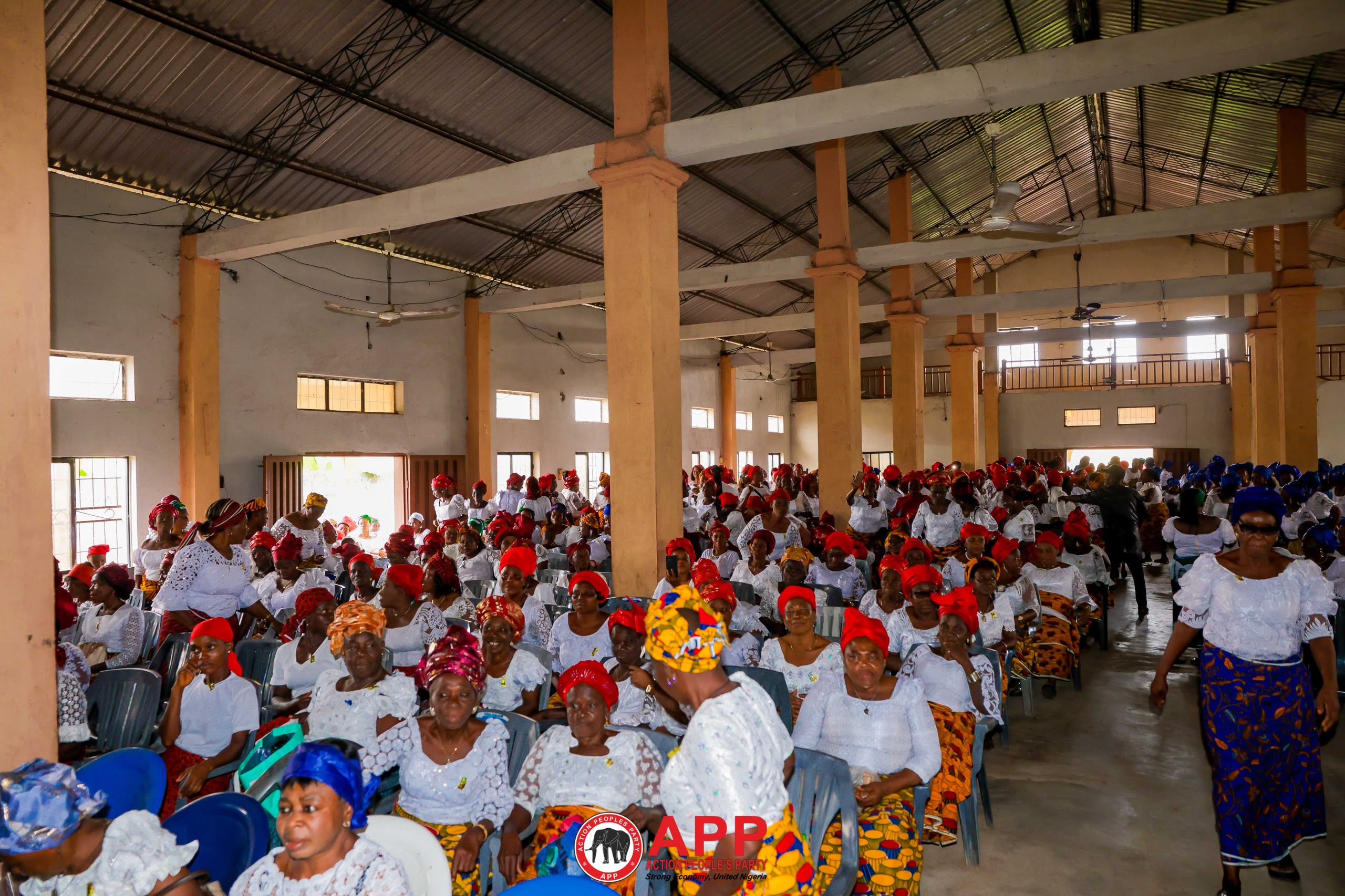 DR CHIMA MATTHEW AMADI DECRIES GOVERNMENT FAILURE AS IMO WOMEN TAKE ON COMMUNITY PROJECTS — photo 7