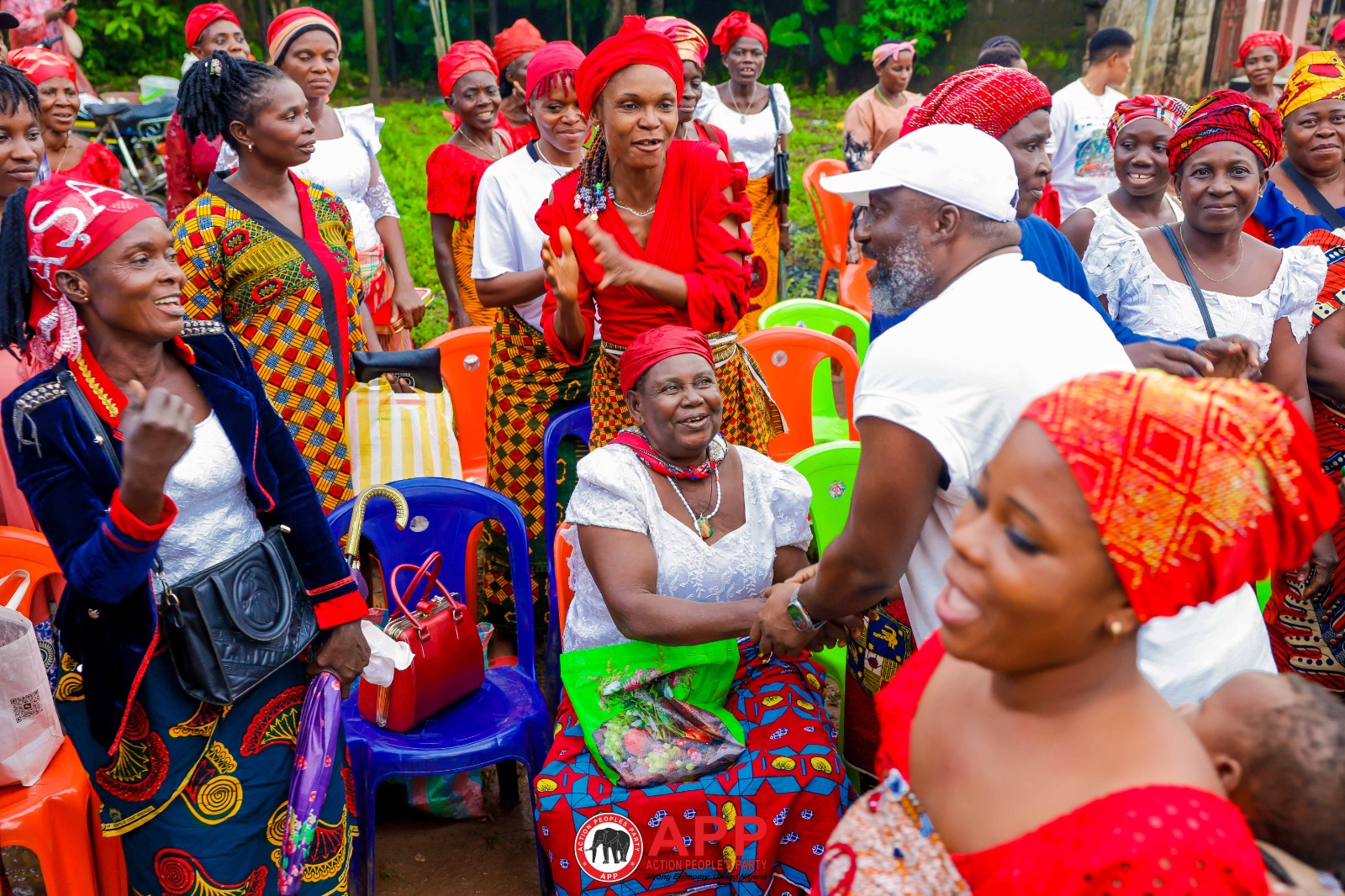 DR CHIMA AMADI URGES MBAITOLI WOMEN TO ABSTAIN FROM VOTE-SELLING, PROMISES A NEW APPROACH TO GOVERNANCE — photo 8