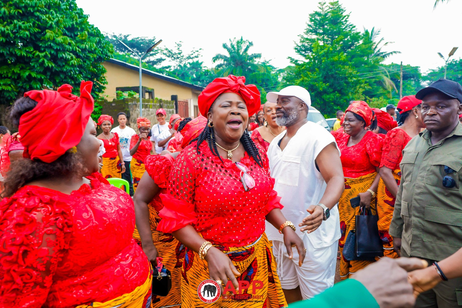 DR CHIMA AMADI URGES MBAITOLI WOMEN TO ABSTAIN FROM VOTE-SELLING, PROMISES A NEW APPROACH TO GOVERNANCE — photo 11