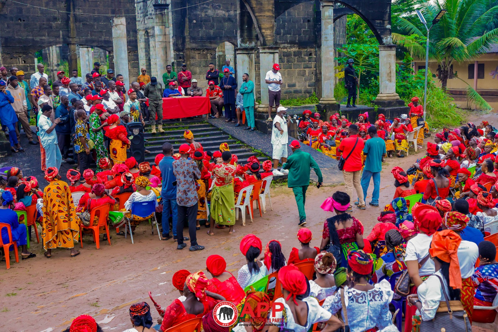 DR CHIMA AMADI URGES MBAITOLI WOMEN TO ABSTAIN FROM VOTE-SELLING, PROMISES A NEW APPROACH TO GOVERNANCE — photo 5